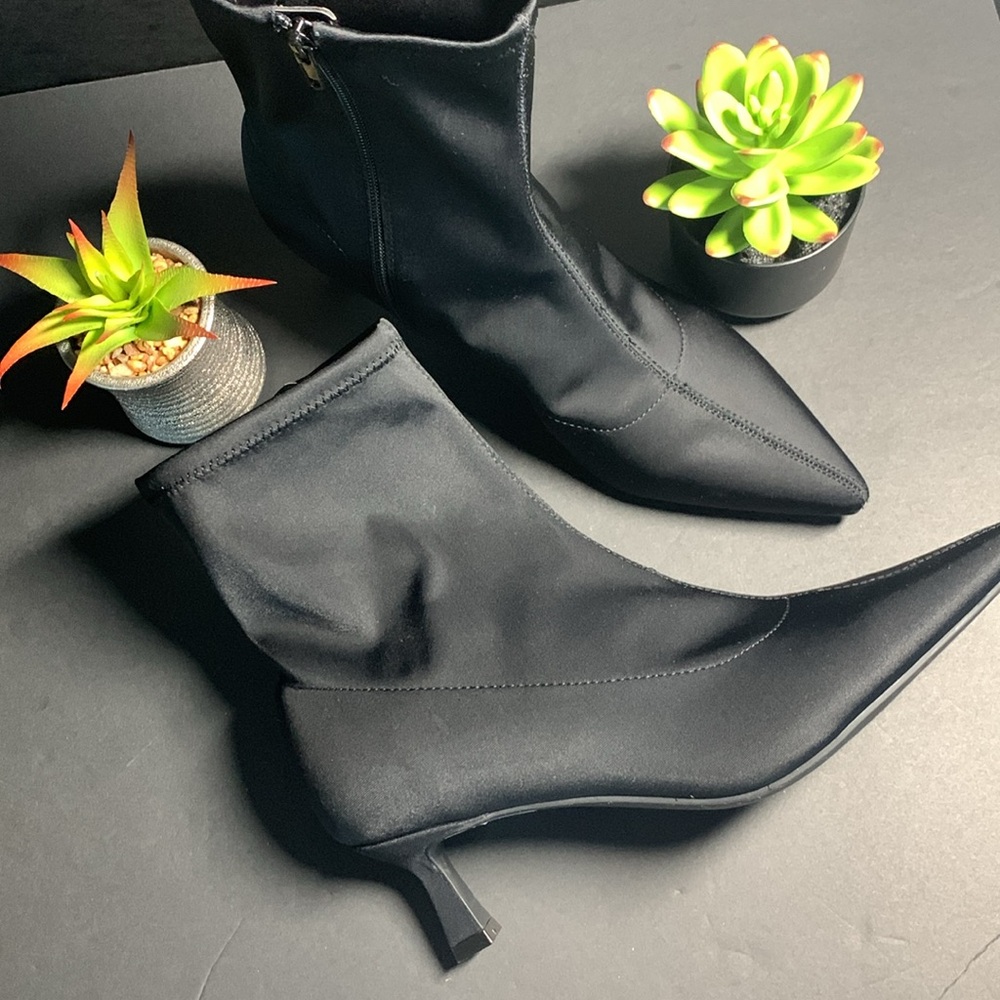 2/$12 NWT Unisa Boots